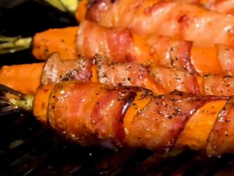 Прсти да излижеш: Направете печен морков со крцкава сланина (Видео)