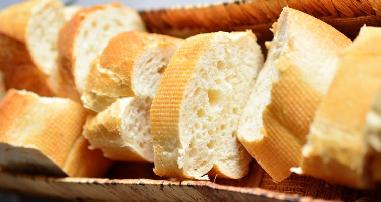 Бајатиот леб ќе стане како штотуку купен – има мал трик