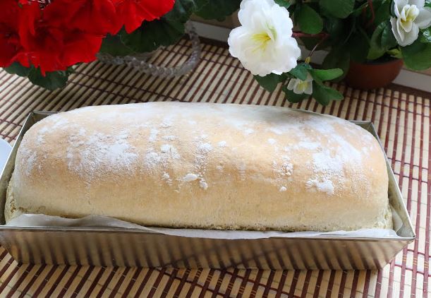 Мек француски леб  со лук – Осум векни од пола кило брашно