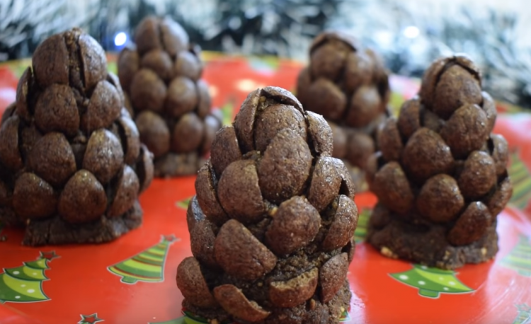 Вкусни ситни колачи за празниците: Чоколадни шишарки