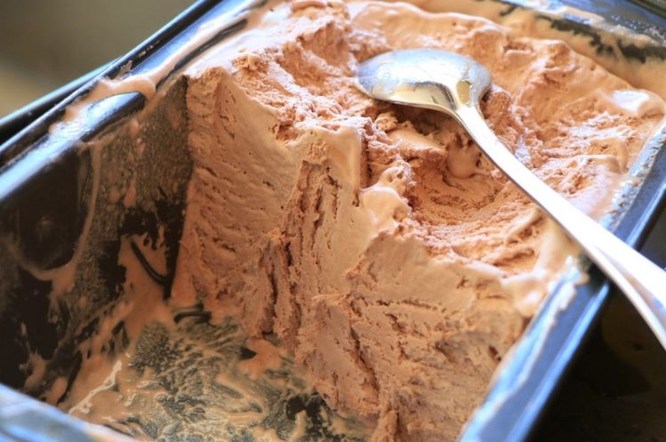 Брзо одмрзнете сладолед – Ви треба само еден трик