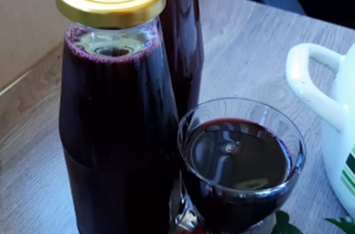 Домашен сок од боровница без шеќер – извор на витамини