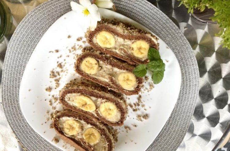 Ролат со банани: Десерт како создаден за летото
