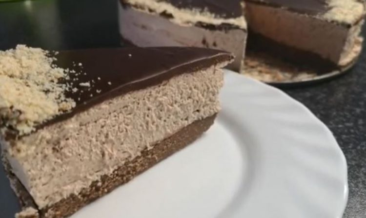 Неодолив колач: Чоколаден чизкејк за 10 минути