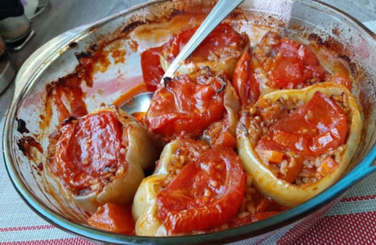 Посни полнети пиперки: Оброк кој ќе ве засити