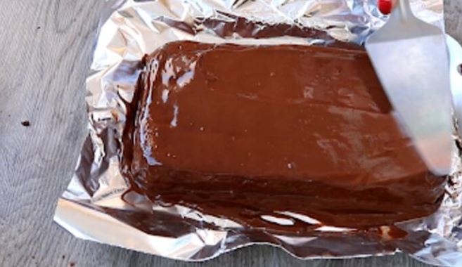 Торта од кикирики и чоколадо: Десерт кој не се заборава
