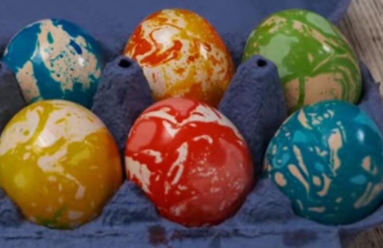 На овој начин ќе добиете оригинални шари: Нова техника за бојадисување Велигденски јајца