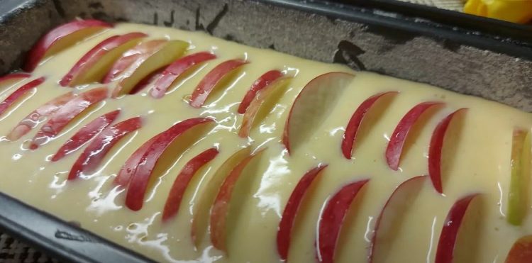 Пробајте го најубавиот колач од јаболка: Брз и лесен рецепт