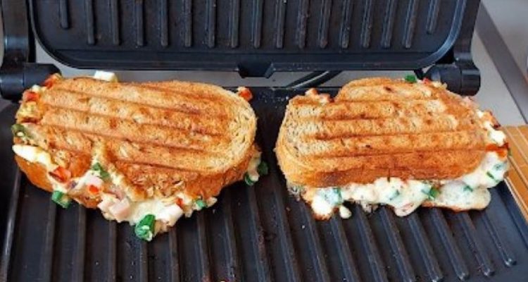 Вкусен тост сендвич идеален за доручек (Видео)