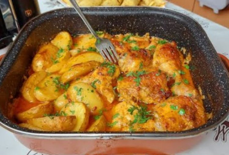 Пилешко со млад компир во рерна – фантастичен рецепт