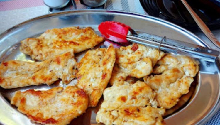Пилешки шницли од фолија, меки како путер и совршено вкусни