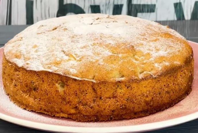 Торта од ореви и јаболка – повкусна домашна торта не сте пробале