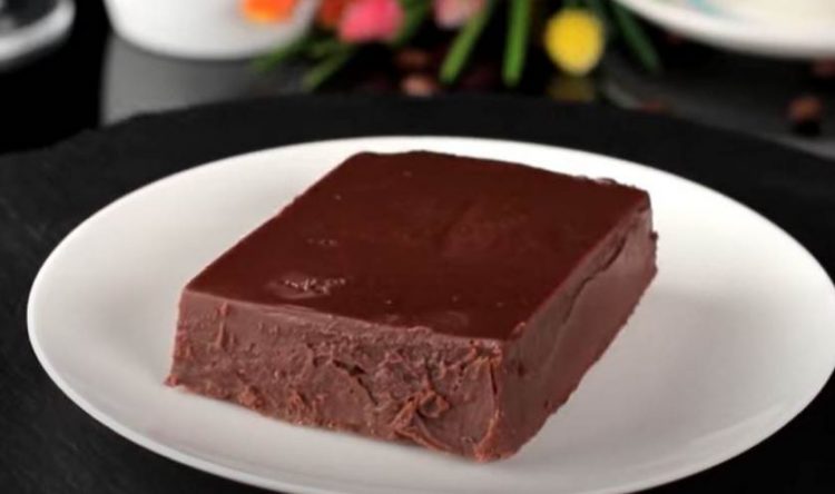 Чоколаден колач од само 3 состојки – едноставна подготовка
