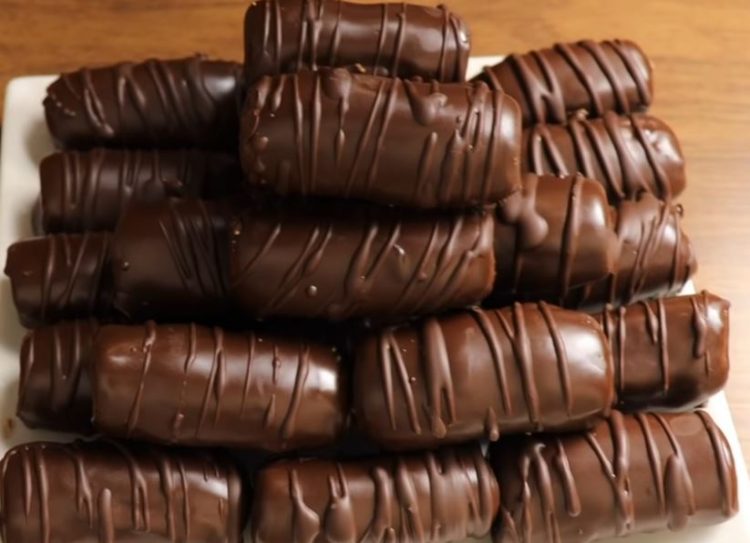 Кекс колачиња прелиени со чоколадо